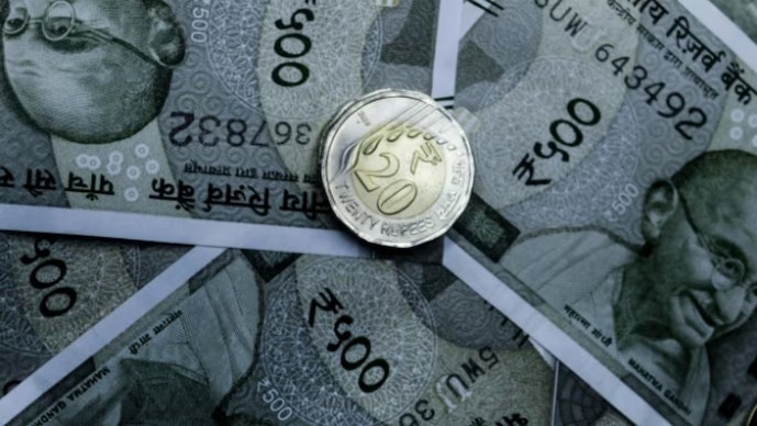 Rupee gained on Monday after RBI cap on net rupee positions