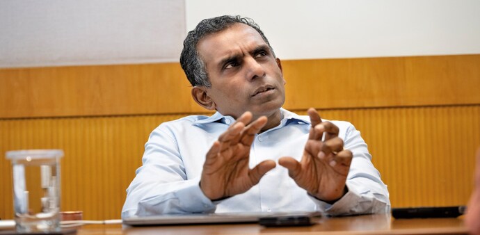 Vellayan Subbiah, Executive Chairman, Cholamandalam Investment & Finance Company; Vice Chairman, Tube Investments of India; and Chairman, CG Power and Industrial Solutions. Vellayan Subbiah, Executive Chairman, Cholamandalam Investment & Finance Company; Vice Chairman, Tube Investments of India; and Chairman, CG Power and Industrial Solutions.