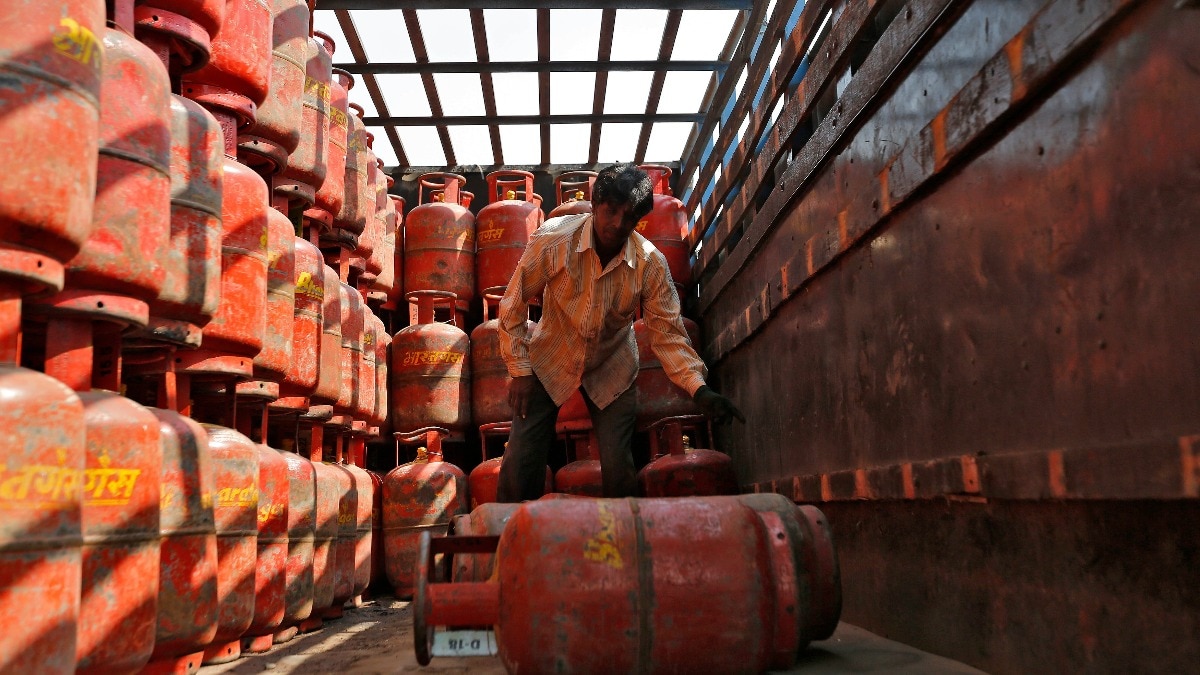 LPG, CNG, PNG rates today, March 31: Check latest prices in Delhi, Mumbai, Chennai, Kolkata and other cities