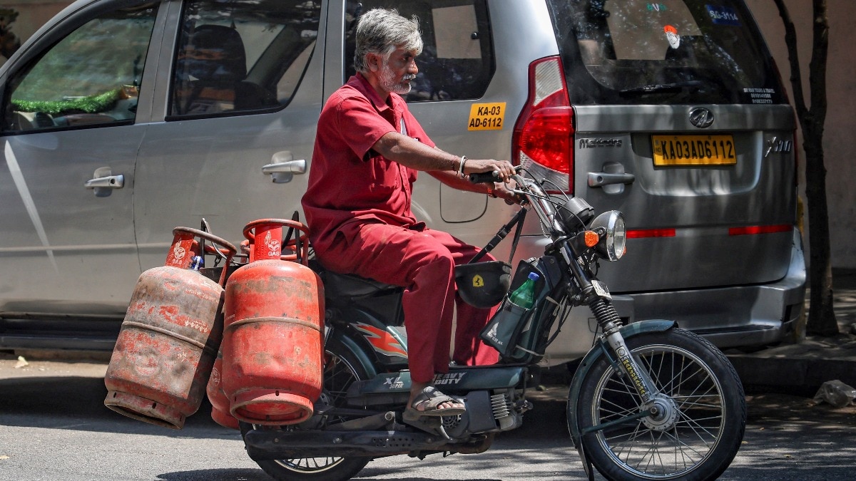 LPG, CNG, PNG prices today, April 1: Check updated rates in Delhi, Mumbai, other major cities