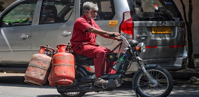 LPG, CNG, PNG prices today: Check rates across major cities LPG, CNG, PNG prices today: Check rates across major cities