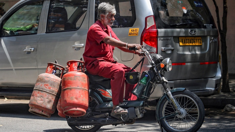 LPG, CNG, PNG prices today: Check rates across major cities LPG, CNG, PNG prices today: Check rates across major cities