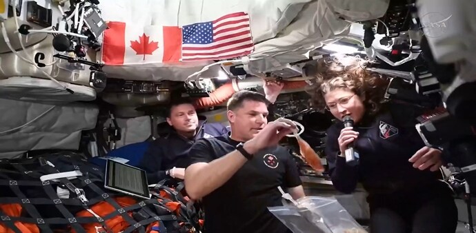 In space, the simple act of eating becomes a technical challenge. In space, the simple act of eating becomes a technical challenge.