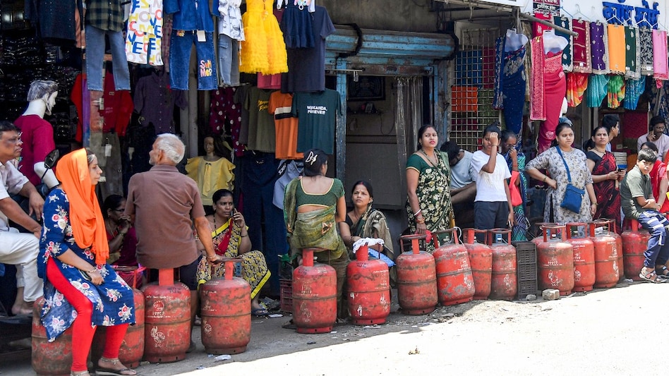 LPG, CNG, PNG prices on April 6: Check rates across major cities LPG, CNG, PNG prices on April 6: Check rates across major cities