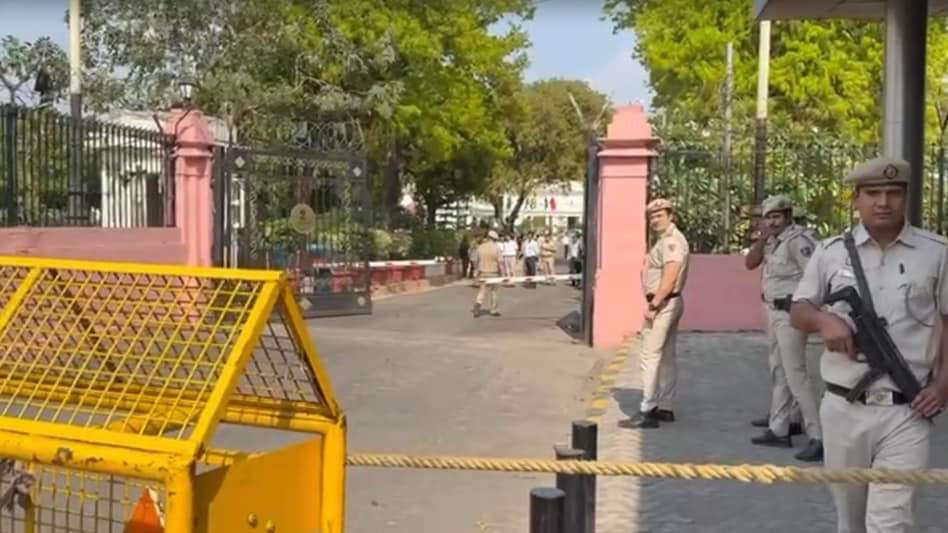 Major security breach at Delhi Assembly as unknown car enters complex Major security breach at Delhi Assembly as unknown car enters complex