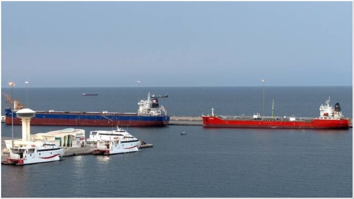 Traffic rises in Hormuz, but Iran-linked vessels control 79% movement