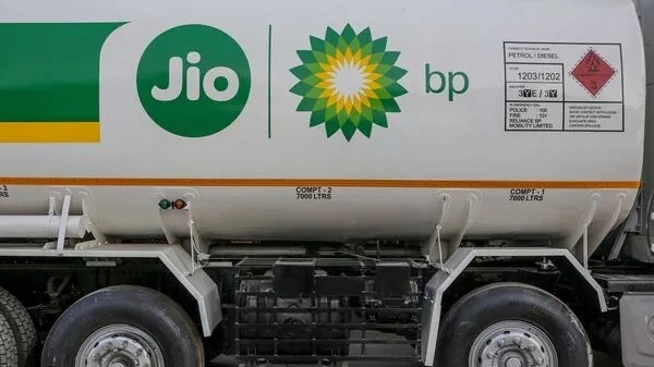 Reliance caps fuel purchases at ₹1,000 in some pumps amid supply disruptions: Report