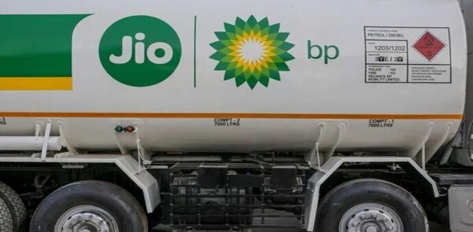 Reliance operates only about 2% of India’s more than 102,000 fuel stations, but it is the first operator reported to move beyond price increases to rationing supply. Reliance operates only about 2% of India’s more than 102,000 fuel stations, but it is the first operator reported to move beyond price increases to rationing supply.