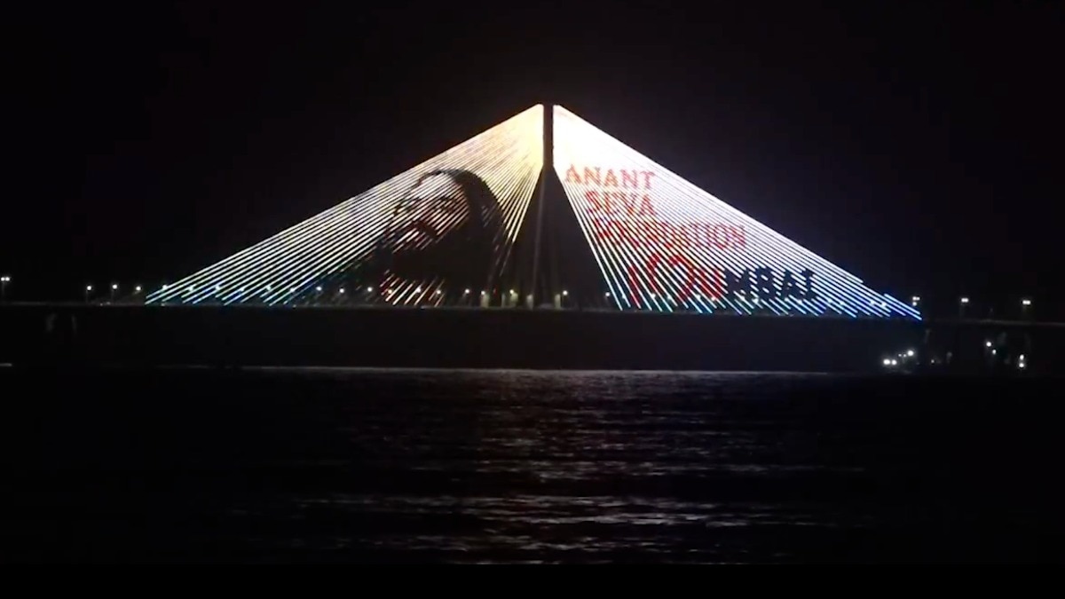 Mumbai's sea link glows for Anant Ambani's 31st as A-listers fly into Jamnagar to celebrate (Image: PTI)