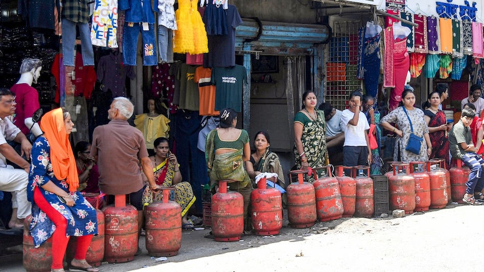 LPG, CNG, PNG prices on April 10: Check rates across major cities LPG, CNG, PNG prices on April 10: Check rates across major cities