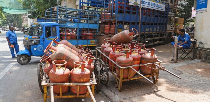 LPG, CNG, PNG prices on April 13: Check rates across major cities LPG, CNG, PNG prices on April 13: Check rates across major cities