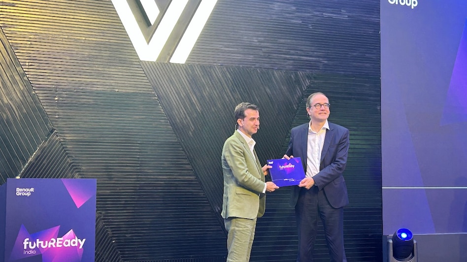 In India, Renault has 15,000 employees and a strong dealer network with over 350 sales retail touchpoints. In India, Renault has 15,000 employees and a strong dealer network with over 350 sales retail touchpoints.