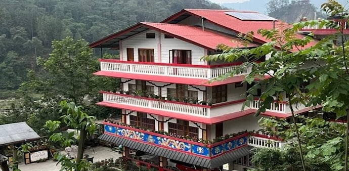 For retirees and homemakers, the homestay model offers a unique combination of low entry barriers and recurring income potential. For retirees and homemakers, the homestay model offers a unique combination of low entry barriers and recurring income potential.