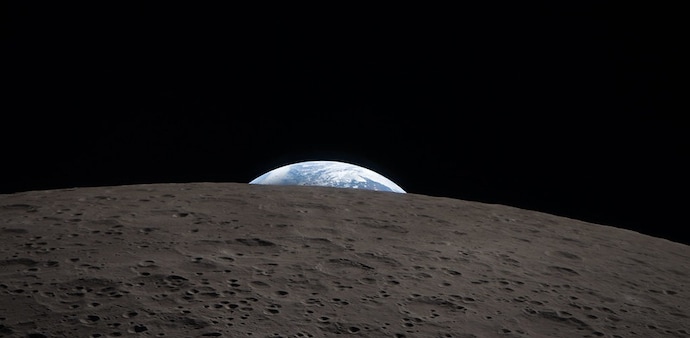 Artemis 2 Commander Reid Wiseman shared a video of ‘Earthset’ as the spacecraft journeyed toward the Moon. Artemis 2 Commander Reid Wiseman shared a video of ‘Earthset’ as the spacecraft journeyed toward the Moon.