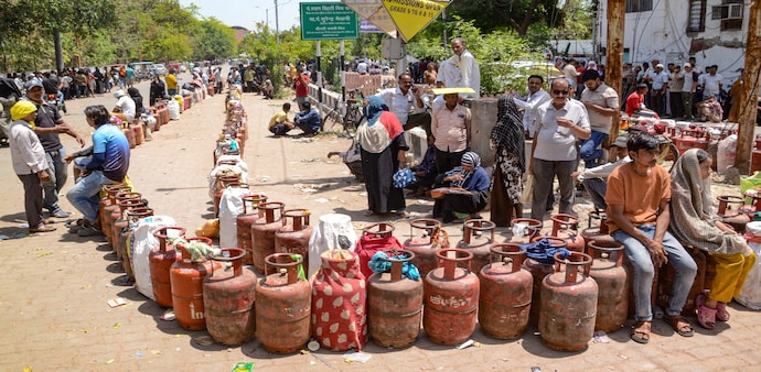 LPG, CNG, PNG prices on April 22: Check rates across major cities LPG, CNG, PNG prices on April 22: Check rates across major cities