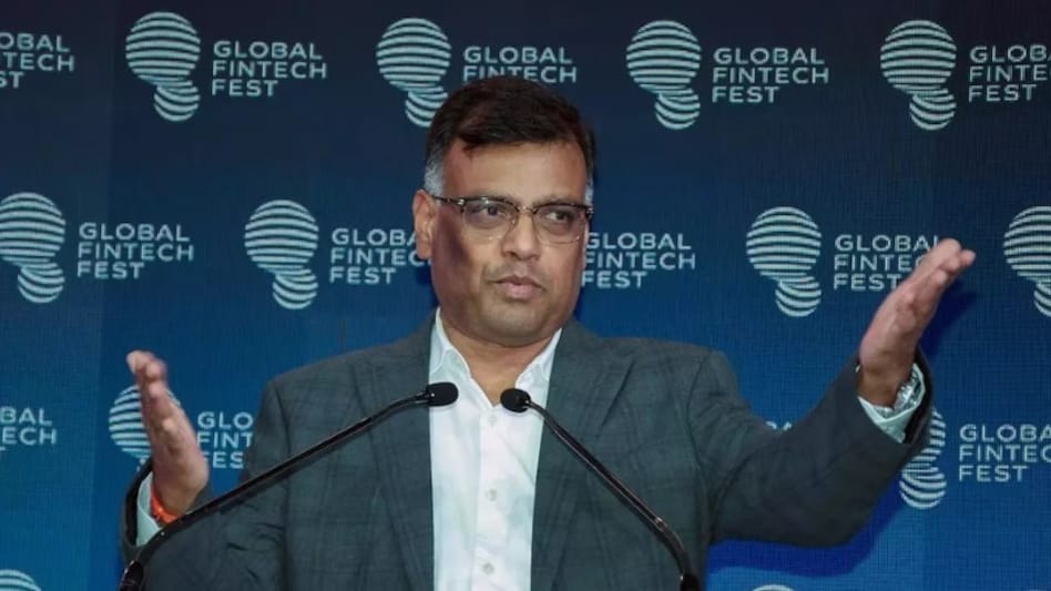 Amid the volatility, the central bank in March directed lenders to cap their net open rupee positions in the onshore deliverable market within $100 million at the end of each business day. Amid the volatility, the central bank in March directed lenders to cap their net open rupee positions in the onshore deliverable market within $100 million at the end of each business day.