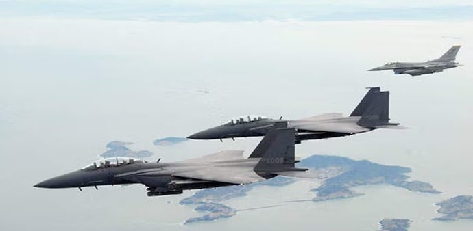 The pilot was travelling at 578 kilometres per hour when he asked the pilot of a second aircraft and another colleague to take pictures of him on their mobile phones. (representational pic) The pilot was travelling at 578 kilometres per hour when he asked the pilot of a second aircraft and another colleague to take pictures of him on their mobile phones. (representational pic)
