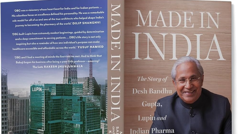 Desh Bandhu Gupta remains at the centre, but the book keeps bringing in the people around him, scientists, bankers, government officials and doctors, and shows how they influenced decisions at different stages.