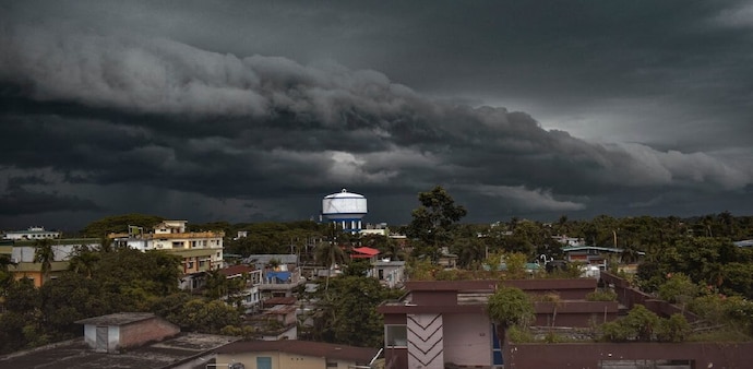Unlike gradual seasonal rain systems elsewhere, the Indian monsoon often arrives dramatically in what meteorologists call a “burst.” Unlike gradual seasonal rain systems elsewhere, the Indian monsoon often arrives dramatically in what meteorologists call a “burst.”