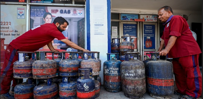 LPG, CNG, PNG prices on May 4: Check rates across major cities LPG, CNG, PNG prices on May 4: Check rates across major cities
