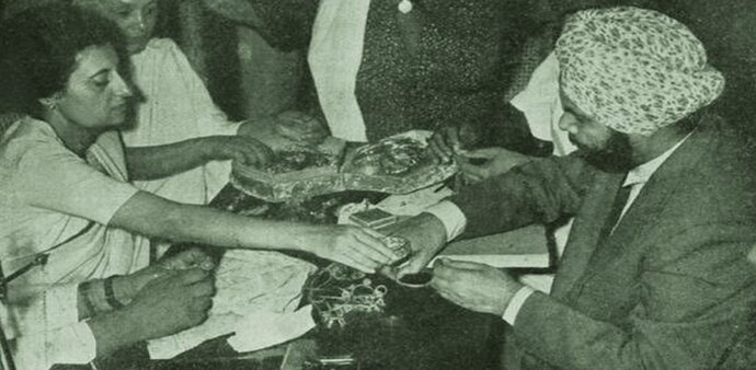 Indira Gandhi gave away her gold jewellery during India-China war Indira Gandhi gave away her gold jewellery during India-China war