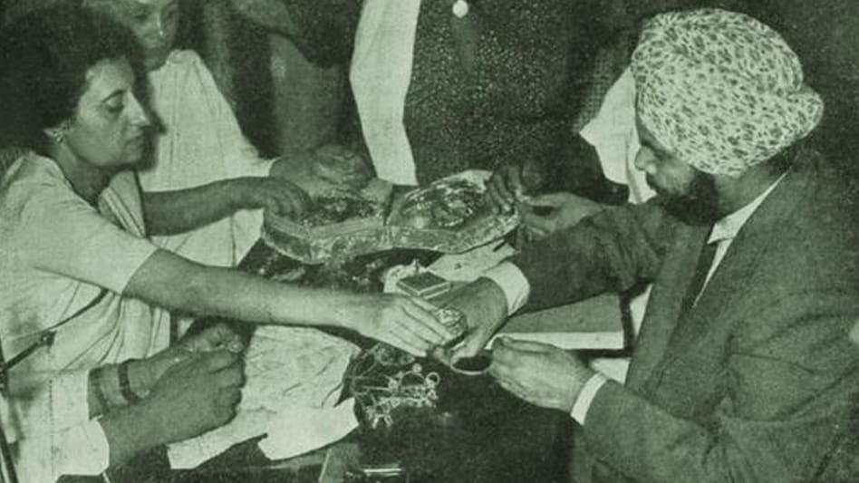Indira Gandhi gave away her gold jewellery during India-China war Indira Gandhi gave away her gold jewellery during India-China war