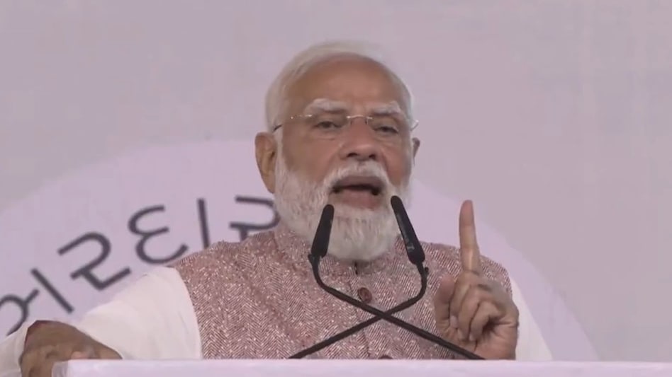 PM Modi also urged people to reduce unnecessary expenditure involving foreign exchange and reiterated his “Vocal for Local” appeal. PM Modi also urged people to reduce unnecessary expenditure involving foreign exchange and reiterated his “Vocal for Local” appeal.