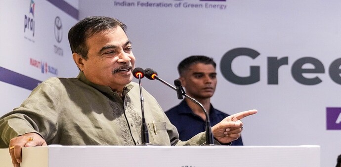 Gadkari trims convoy by half, cites PM Modi’s call to save fuel Gadkari trims convoy by half, cites PM Modi’s call to save fuel