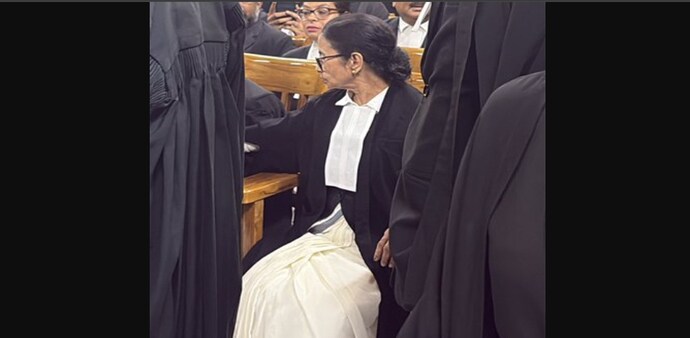 Mamata Banerjee in lawyers' robes at the Calcutta HC (PC: LiveLaw on X) Mamata Banerjee in lawyers' robes at the Calcutta HC (PC: LiveLaw on X)