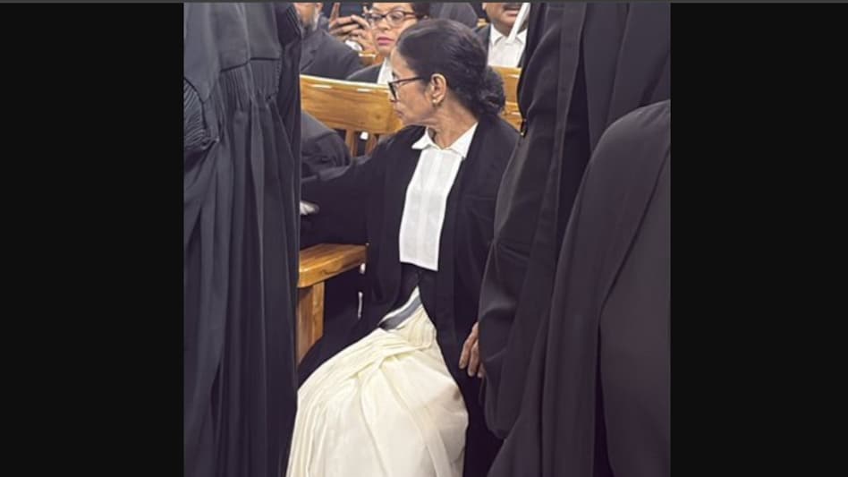 Mamata Banerjee in lawyers' robes at the Calcutta HC (PC: LiveLaw on X) Mamata Banerjee in lawyers' robes at the Calcutta HC (PC: LiveLaw on X)