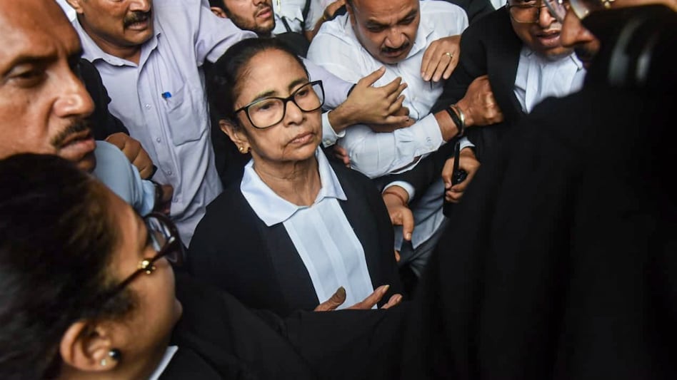 TMC supremo Mamata Banerjee leaves after appearing before the Calcutta High Court to argue the post-poll violence case TMC supremo Mamata Banerjee leaves after appearing before the Calcutta High Court to argue the post-poll violence case