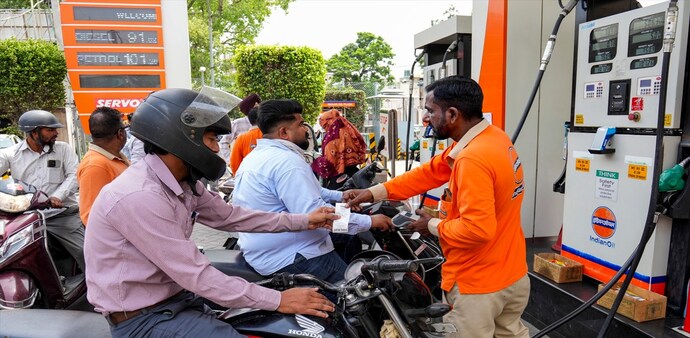 Petrol, diesel price: Fuel rates expected to be gradually increased Petrol, diesel price: Fuel rates expected to be gradually increased