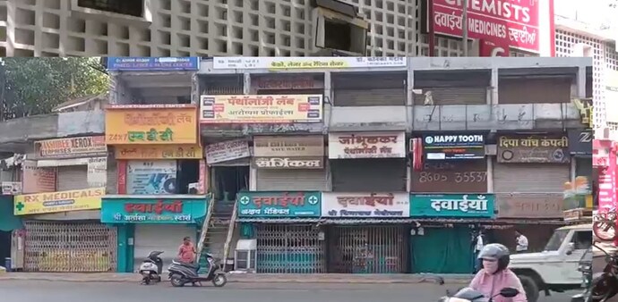 The protest also reflects mounting competitive pressure on small pharmacy retailers from online platforms offering steep discounts, cashbacks and home delivery services. The protest also reflects mounting competitive pressure on small pharmacy retailers from online platforms offering steep discounts, cashbacks and home delivery services.