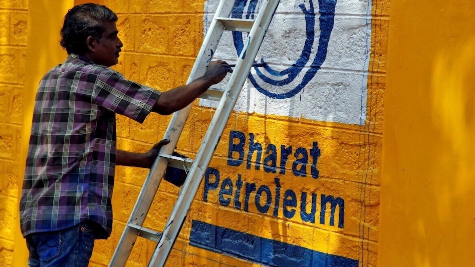BPCL share price: ICICI Securities maintained a 'Buy' rating with a target price of Rs 360, while HDFC Securities valued the stock at Rs 367. BPCL share price: ICICI Securities maintained a 'Buy' rating with a target price of Rs 360, while HDFC Securities valued the stock at Rs 367.