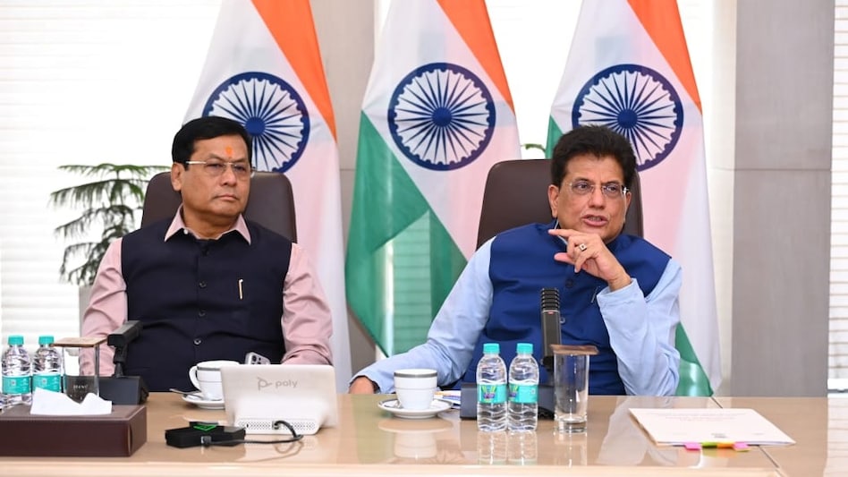 Union Commerce and Industry Minister Piyush Goyal and Union Ports, Shipping and Waterways Minister Sarbananda Sonowal held a high-level meeting with representatives of the EXIM industry Union Commerce and Industry Minister Piyush Goyal and Union Ports, Shipping and Waterways Minister Sarbananda Sonowal held a high-level meeting with representatives of the EXIM industry