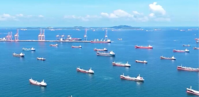 Global trade contracted in March by 2.1% month-on-month after four consecutive months of growth, highlighting the continued vulnerability of trade momentum to geopolitical shocks. Global trade contracted in March by 2.1% month-on-month after four consecutive months of growth, highlighting the continued vulnerability of trade momentum to geopolitical shocks.