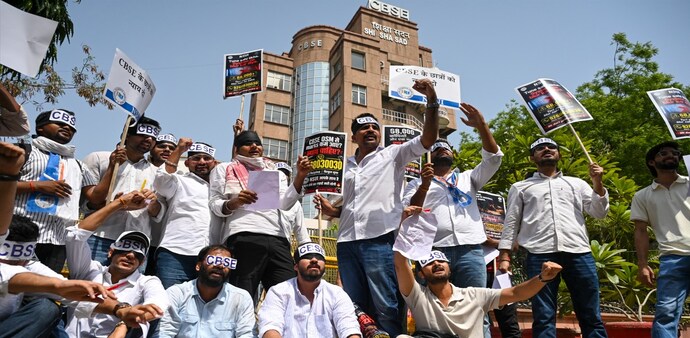 NSUI members stage a protest over the CBSE's OSM system row NSUI members stage a protest over the CBSE's OSM system row