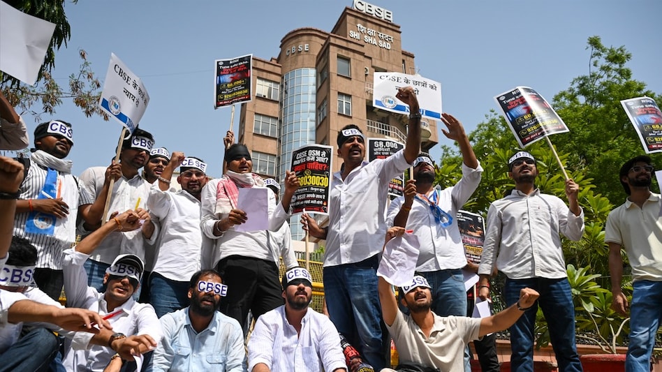NSUI members stage a protest over the CBSE's OSM system row NSUI members stage a protest over the CBSE's OSM system row