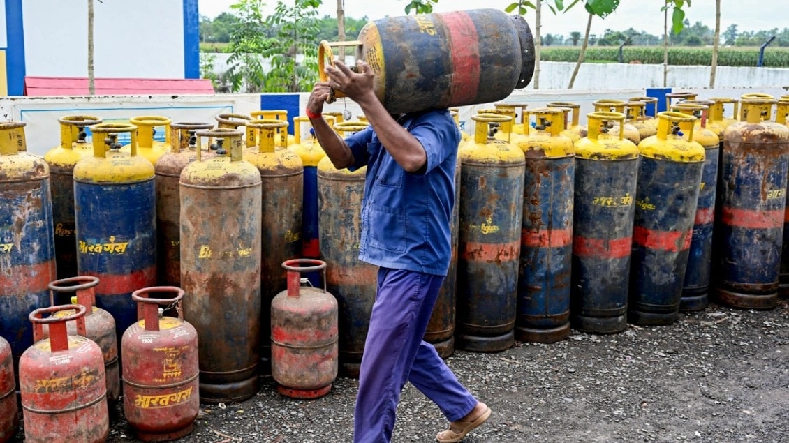 Commercial LPG cylinder prices rise! Rates up by ₹42 in Delhi from June 1 in a second hike since May 