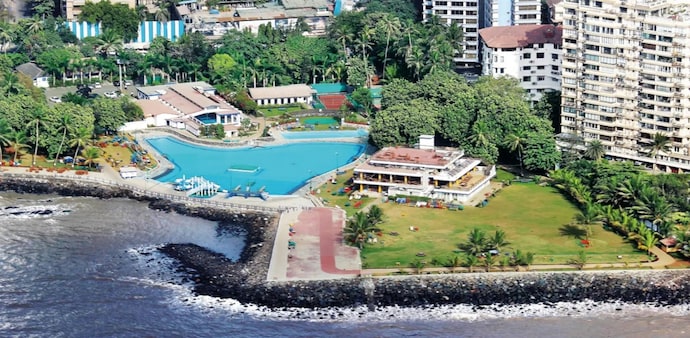 While permanent membership remains available through the club’s traditional processes, short-term memberships of one to four years are reportedly restricted to European passport holders and not available to Indians. While permanent membership remains available through the club’s traditional processes, short-term memberships of one to four years are reportedly restricted to European passport holders and not available to Indians.