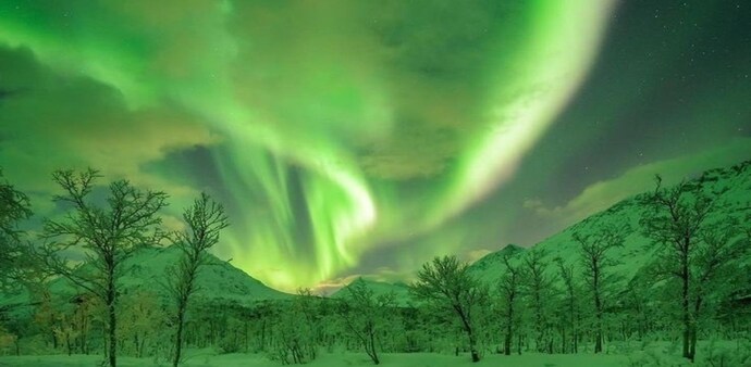 The Sun just fired one of its fastest blasts of the year at Earth. It arrives Monday. Auroras could light up the sky across India, Europe and Australia. Here is the science behind why this one is different. (Photo: X/@aestheticspost) The Sun just fired one of its fastest blasts of the year at Earth. It arrives Monday. Auroras could light up the sky across India, Europe and Australia. Here is the science behind why this one is different. (Photo: X/@aestheticspost)