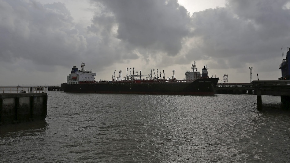 Fitch stated that the current surge in oil prices is primarily a logistical supply shock rather than a permanent loss of production capacity. Fitch stated that the current surge in oil prices is primarily a logistical supply shock rather than a permanent loss of production capacity.
