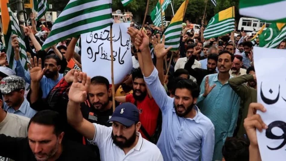Clashes broke out after tensions flared over the death of a trader, who was allegedly shot during a confrontation with law enforcers on Friday night Clashes broke out after tensions flared over the death of a trader, who was allegedly shot during a confrontation with law enforcers on Friday night