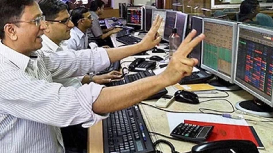 MOFSL stock climbed 5.94 per cent to hit a high of Rs 880.90 on BSE, still offering 25 per cent upside, as per the UBS target price of Rs 1,100. MOFSL stock climbed 5.94 per cent to hit a high of Rs 880.90 on BSE, still offering 25 per cent upside, as per the UBS target price of Rs 1,100.