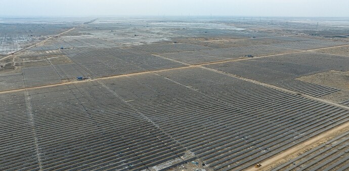 The world’s largest RE plant of 30 GW spans a staggering 538 sq km of barren land, five times the size of Paris. The project is expected to be completed in the next five years and will create over 15,200 green jobs The world’s largest RE plant of 30 GW spans a staggering 538 sq km of barren land, five times the size of Paris. The project is expected to be completed in the next five years and will create over 15,200 green jobs