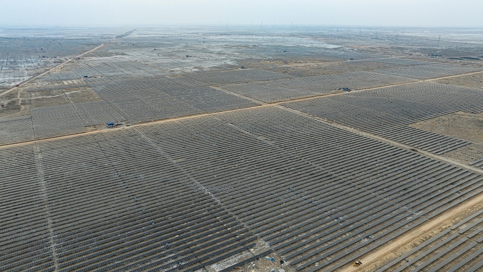 The world’s largest RE plant of 30 GW spans a staggering 538 sq km of barren land, five times the size of Paris. The project is expected to be completed in the next five years and will create over 15,200 green jobs The world’s largest RE plant of 30 GW spans a staggering 538 sq km of barren land, five times the size of Paris. The project is expected to be completed in the next five years and will create over 15,200 green jobs