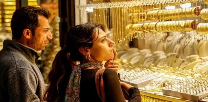 Prices vary slightly across cities due to local taxes, transportation costs, and jewellers’ margins. Prices vary slightly across cities due to local taxes, transportation costs, and jewellers’ margins.