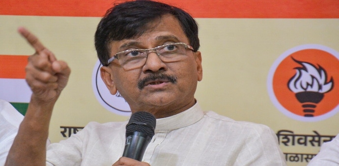 Raut alleged Maharashtra MPs were offered Rs 15 crore advances to defect Raut alleged Maharashtra MPs were offered Rs 15 crore advances to defect