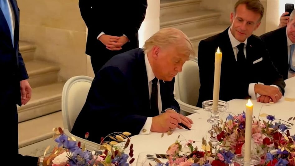 Trump signs MoU with Iran for immediate end of the war Trump signs MoU with Iran for immediate end of the war