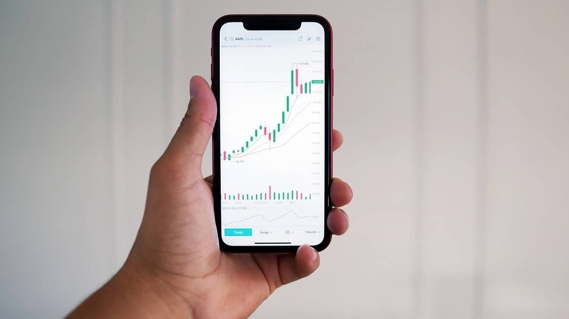 The US stocks settled lower on Tuesday, dragged down by sharp losses in semiconductor stocks as  investors scrutinized growing debt-funded ‌AI spending. 